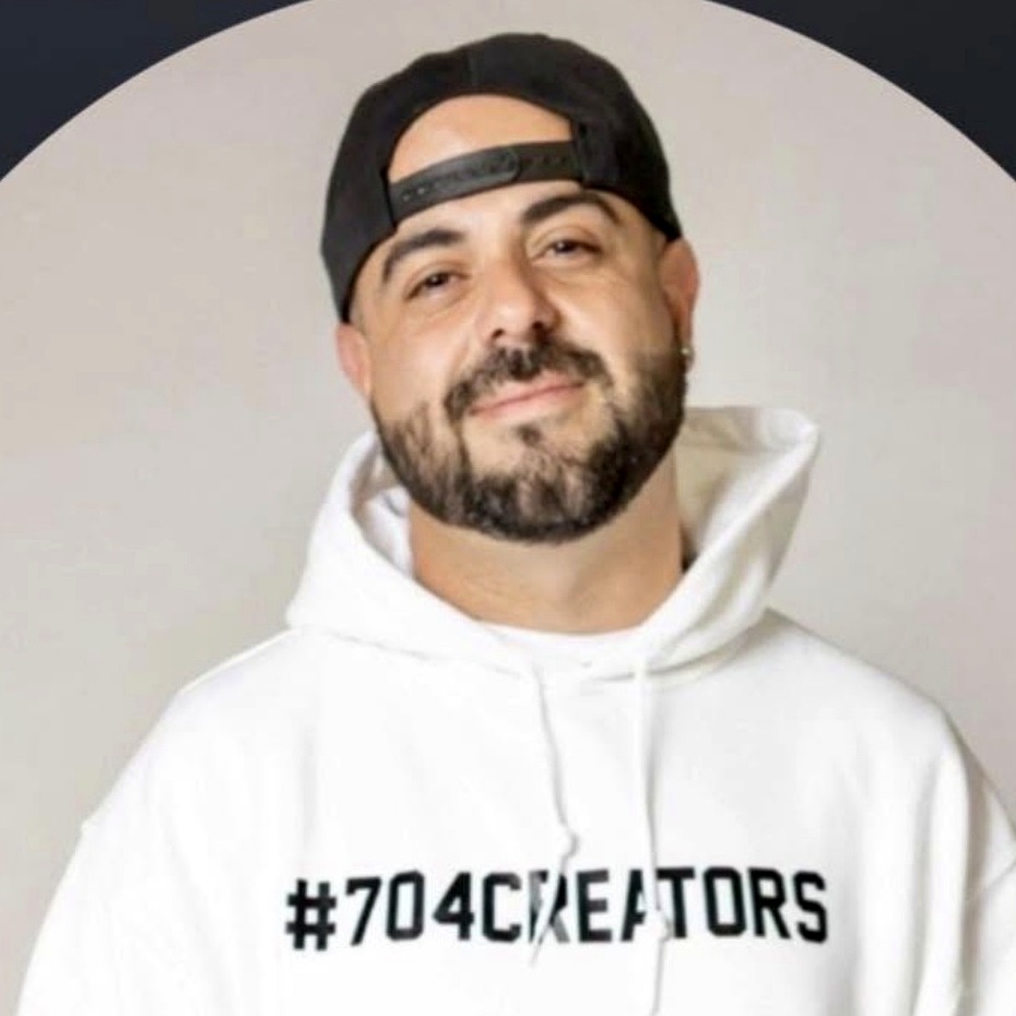 Carlos Soto, CEO y Director Creativo de 704 Creators