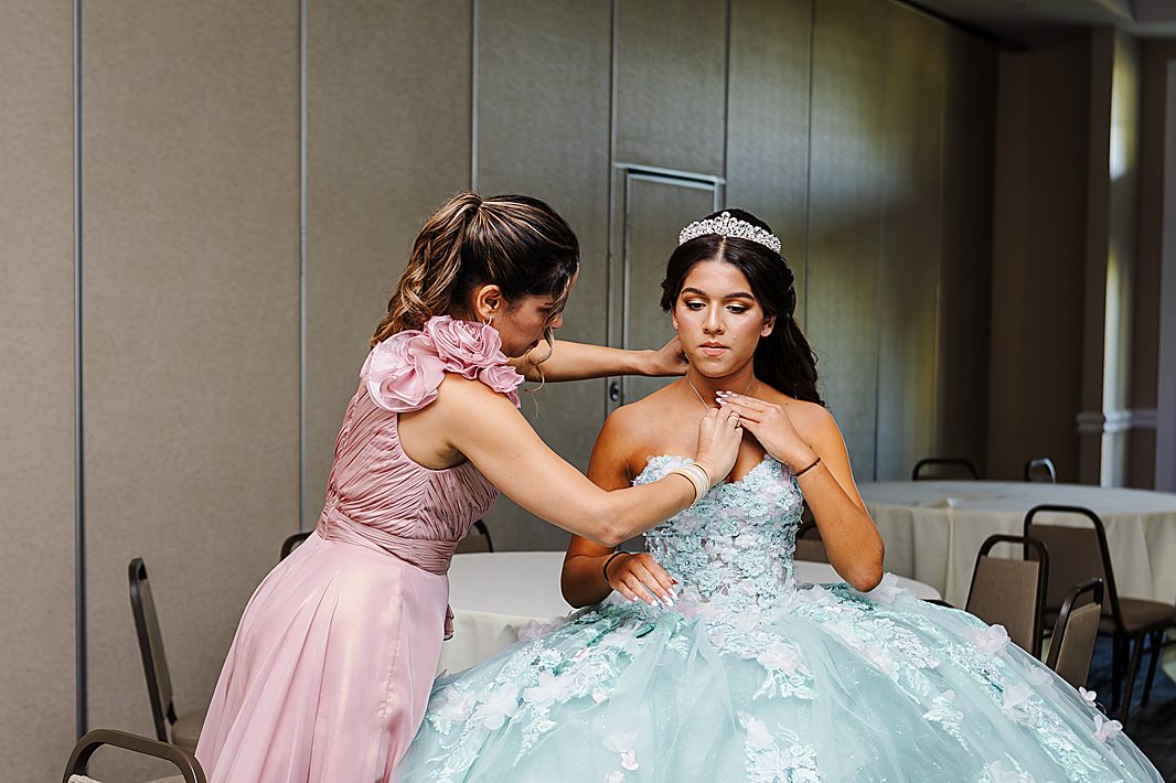 Fotografía de quinceañeras en Charlotte, NC por Carlos Soto — retratos de quinceañera dirigidos y cobertura del evento