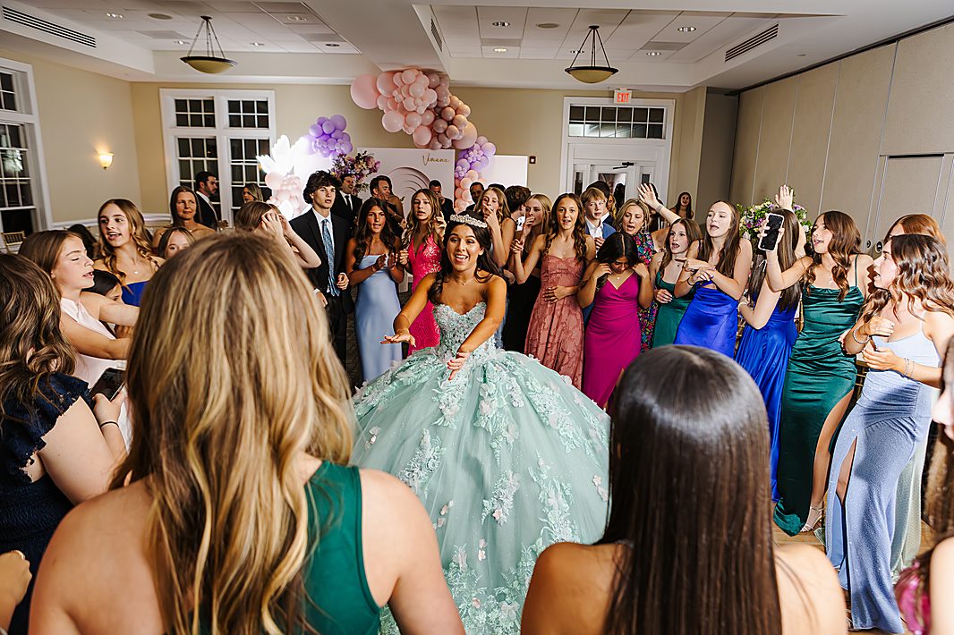 Fotografía de quinceañeras en Charlotte, NC por Carlos Soto — retratos de quinceañera dirigidos y cobertura del evento